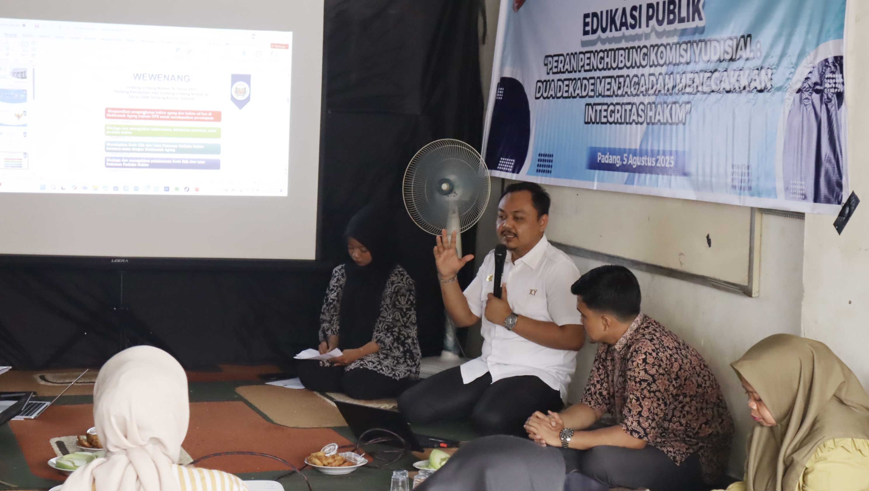 Penghubung KY Sumbar Gelar Edukasi Publik Kelembagaan KY Penghubung KY Sumbar Gelar Edukasi Publik Kelembagaan KY