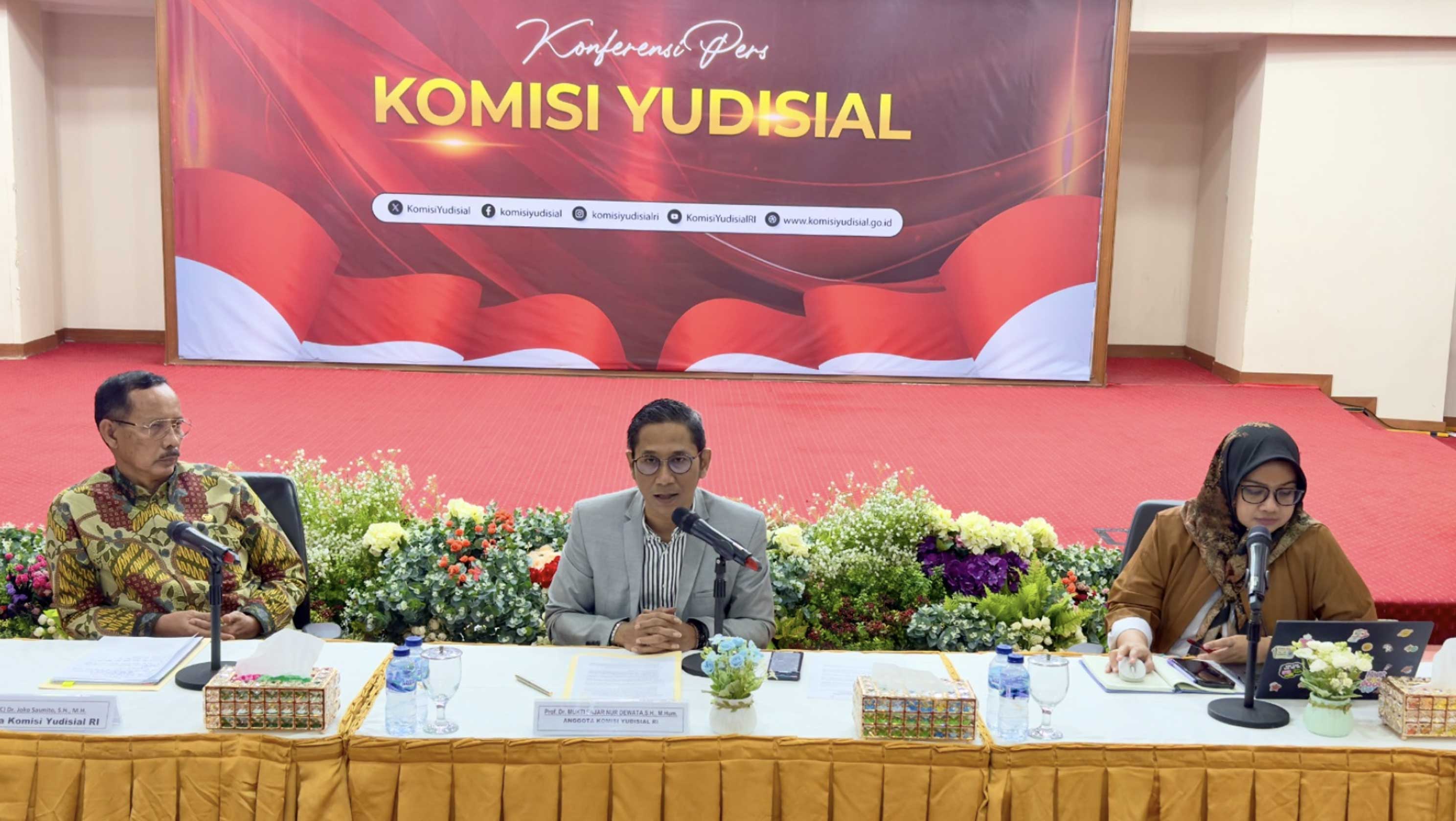 Empat Bulan Pertama 2025, KY Terima 401 Laporan Dugaan Pelanggaran Kode Etik Hakim Empat Bulan Pertama 2025, KY Terima 401 Laporan Dugaan Pelanggaran Kode Etik Hakim