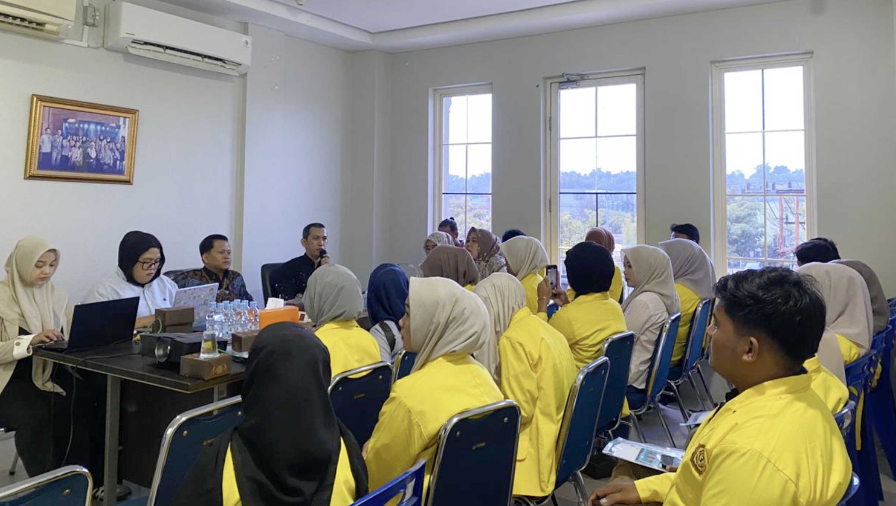 Penghubung KY Riau Terima Kunjungan FIS UNIKS