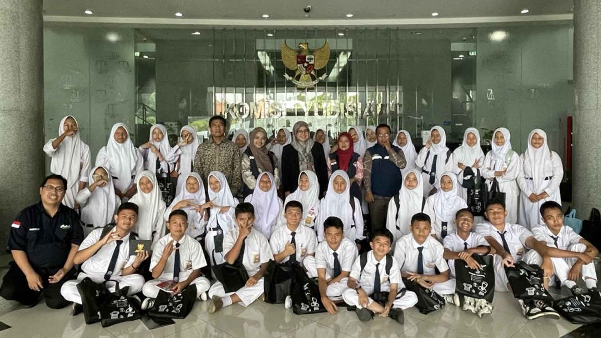 Siswa SMP Al-Wathoniyah 9 Jakarta Pelajari Wewenang dan Tugas KY