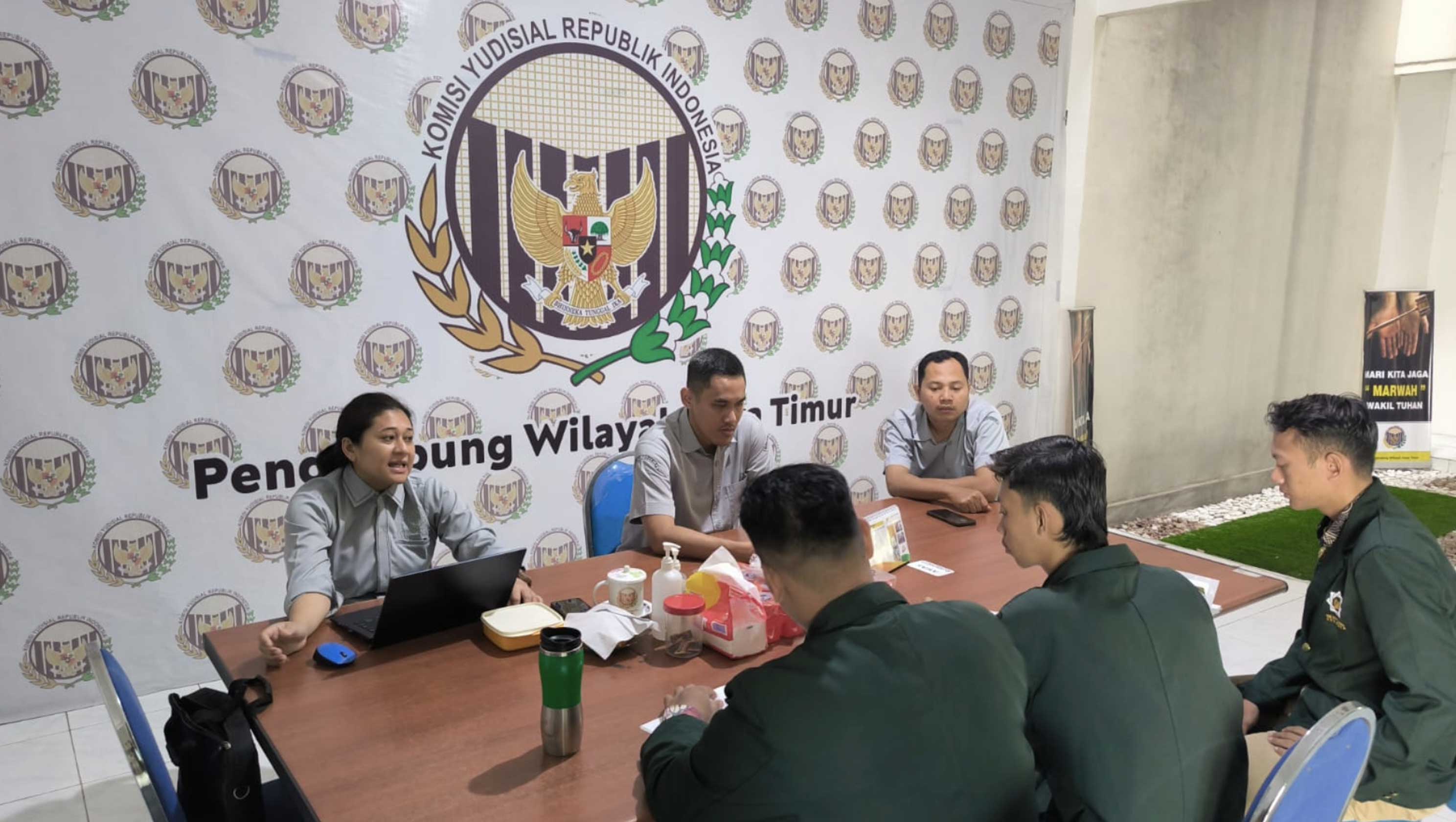 Penghubung KY Jatim Bekali Mahasiswa Magang tentang Kelembagaan KY Penghubung KY Jatim Bekali Mahasiswa Magang tentang Kelembagaan KY