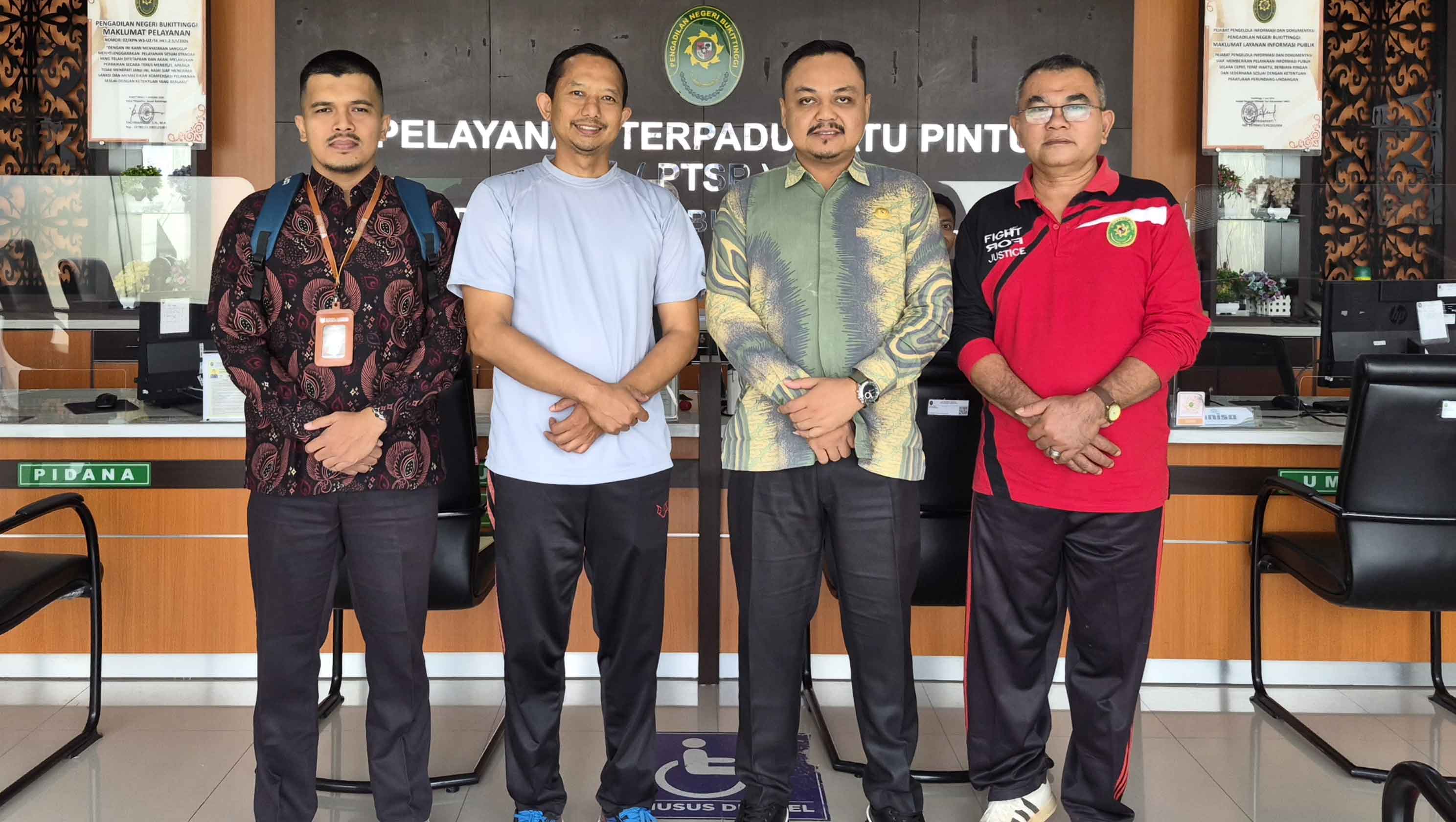 Penghubung KY Sumbar Bahas Tugas Advokasi Hakim dengan Ketua PN Bukittinggi