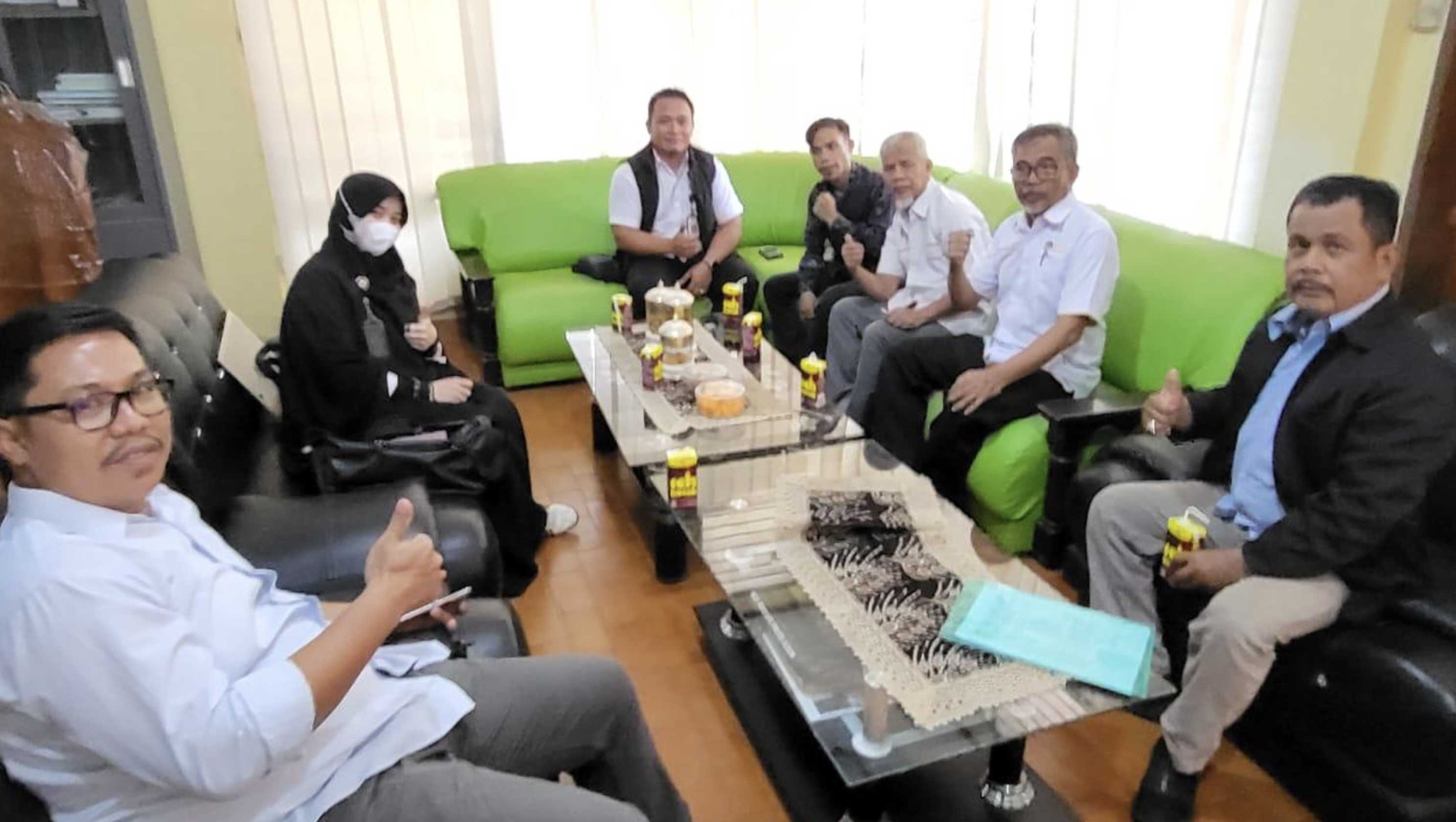 Penghubung KY Sulsel Audiensi dengan Rektor UPRI Makassar Bahas Peluang Kerja Sama Penghubung KY Sulsel Audiensi dengan Rektor UPRI Makassar Bahas Peluang Kerja Sama