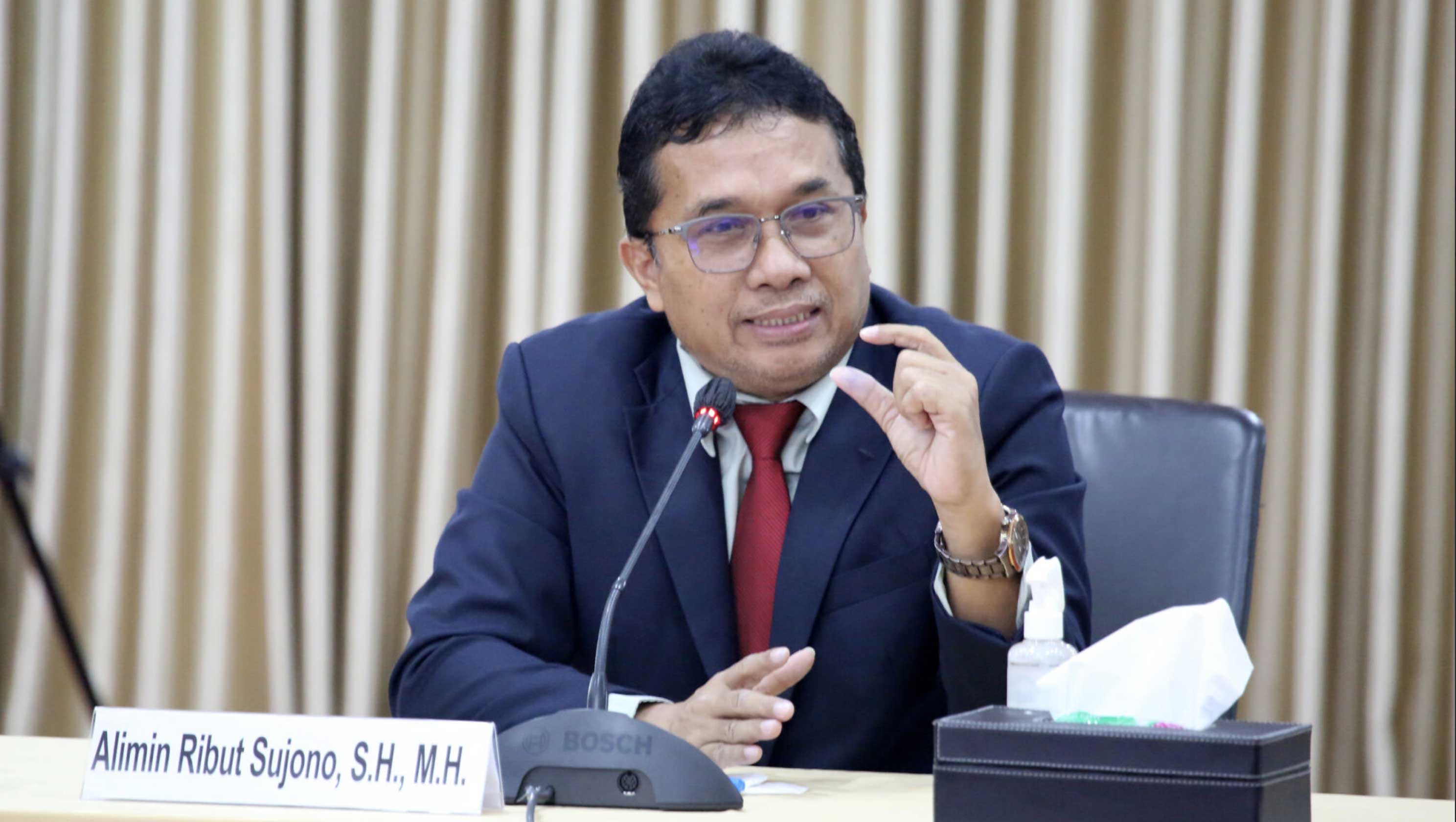 CHA Alimin Ribut Sujono: KUHP Baru Memungkinkan Terpidana Mati Mendapatkan Keringanan Menjadi Penjara Seumur Hidup CHA Alimin Ribut Sujono: KUHP Baru Memungkinkan Terpidana Mati Mendapatkan Keringanan Menjadi Penjara Seumur Hidup