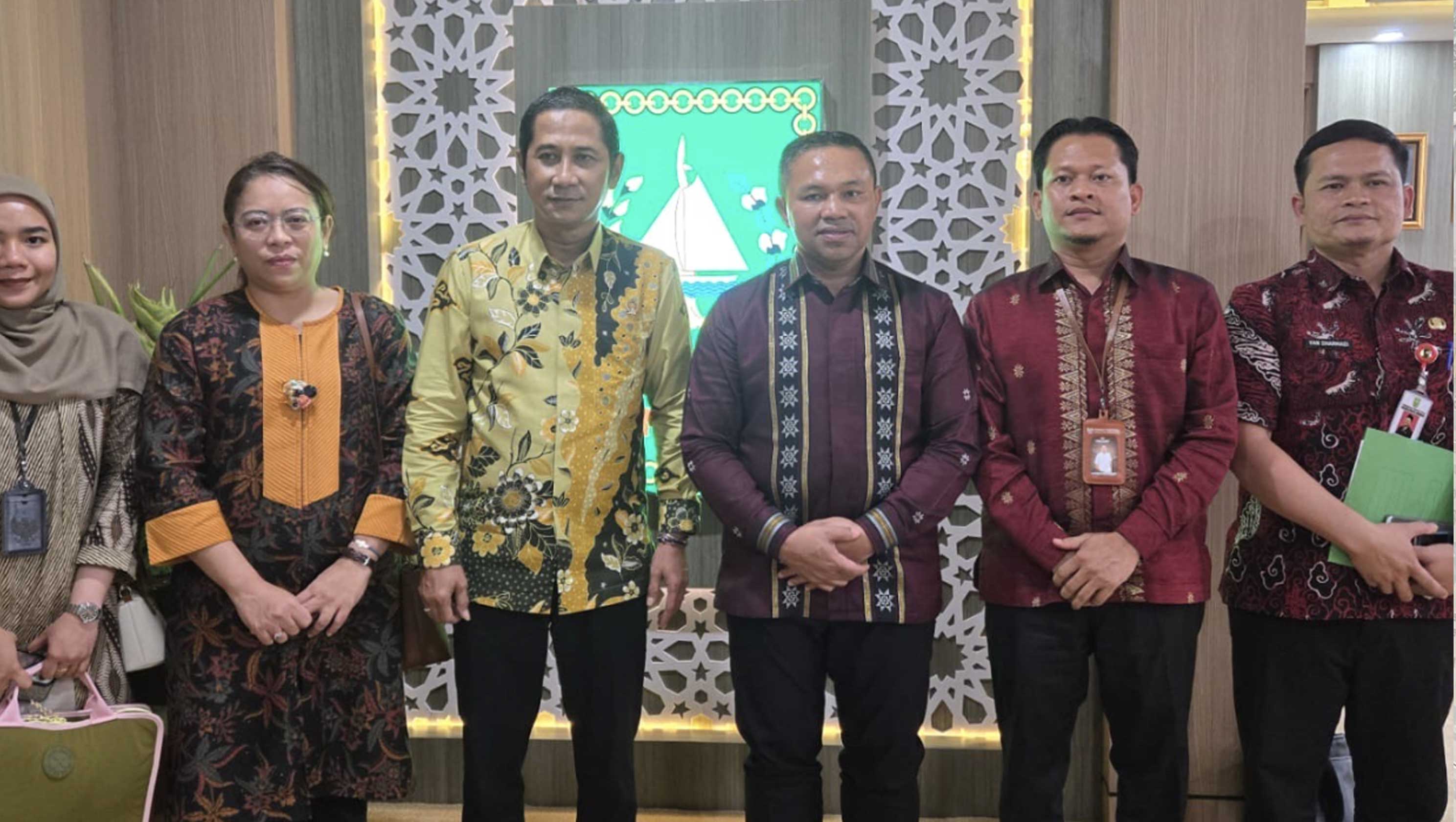 Anggota KY Koordinasi Pengelolaan Aset dengan Gubernur Riau Anggota KY Koordinasi Pengelolaan Aset dengan Gubernur Riau