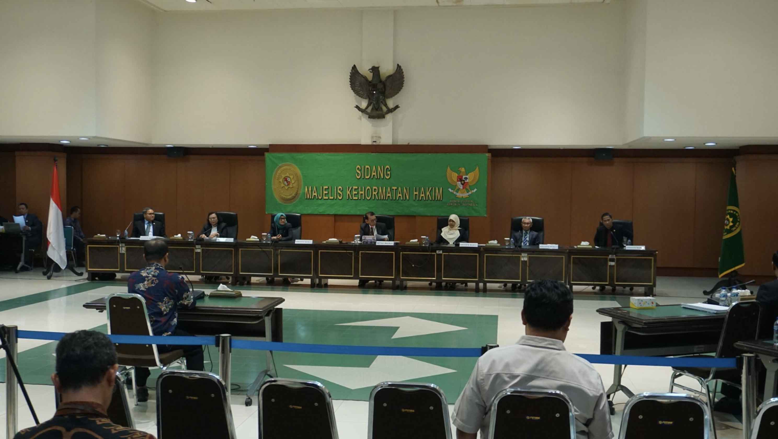 Terbukti Berselingkuh, Hakim RR Dijatuhi Pemberhentian Tetap